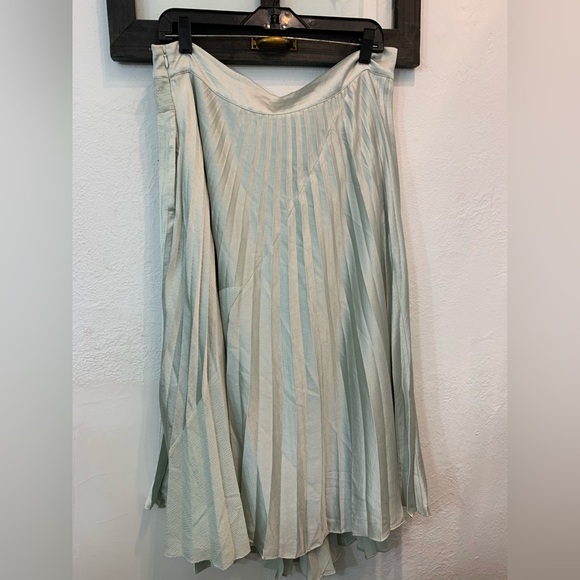 Vince Pleated Skirt - Picture 6 of 12